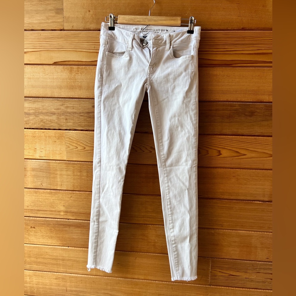American Eagle Cream Super Low Jegging Size 4